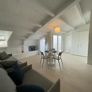 Abruzzi Short Rent , Mailand Italien